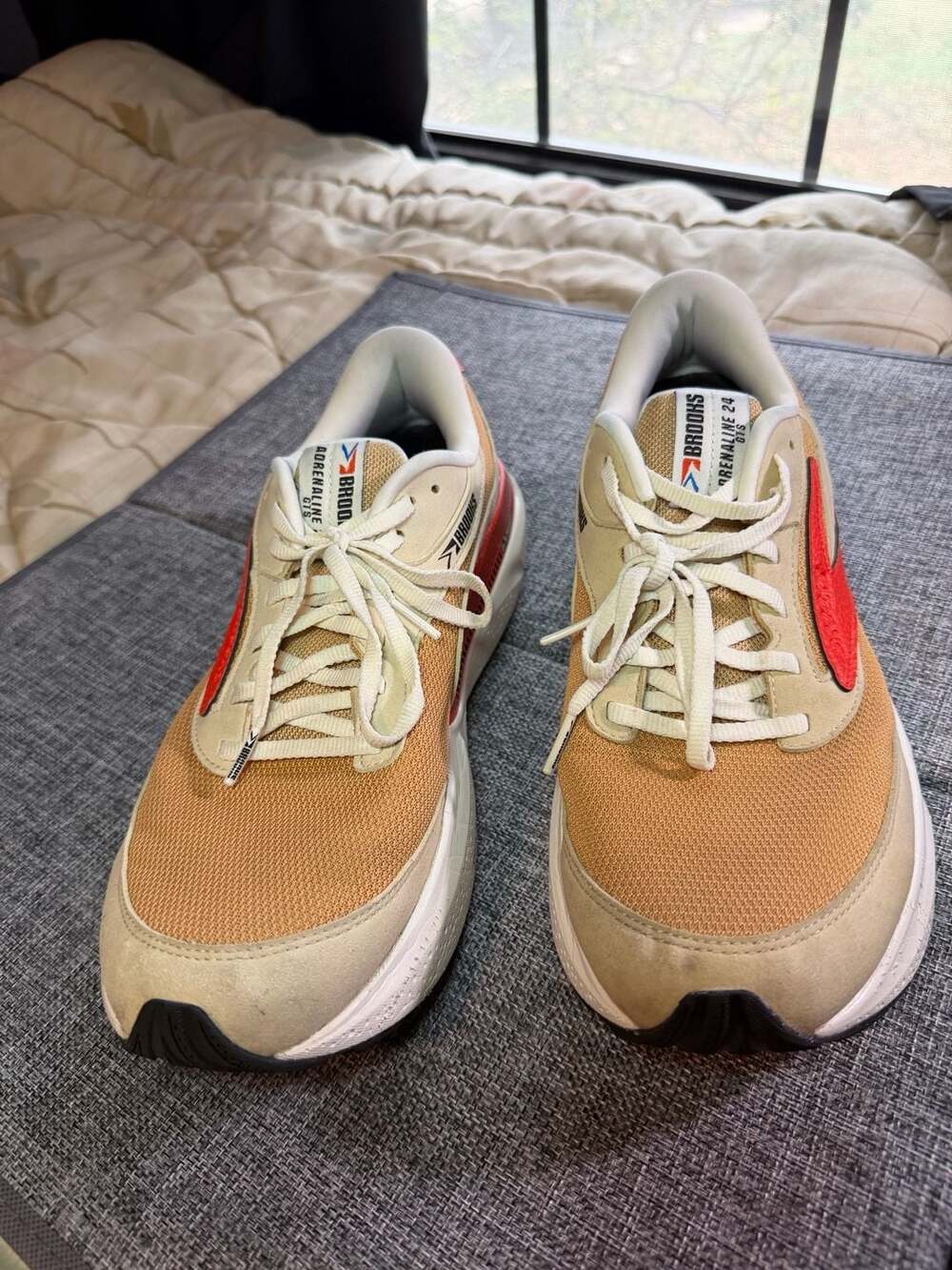 Brooks Adrenaline GTS 24 Size 11 Taffy Cherry Tomato